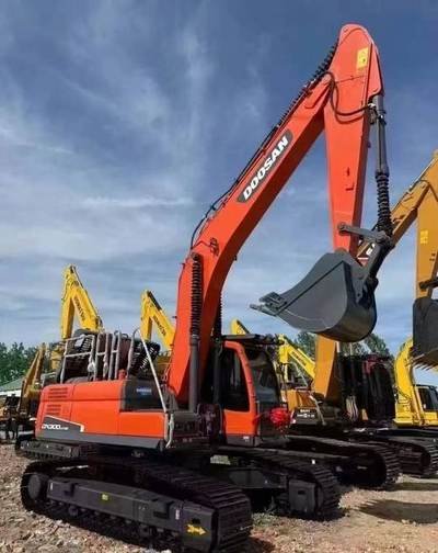 Doosan DX300LC — excavator held by LAMM Investment Company.