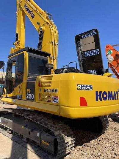 Komatsu PC220 — excavator held by LAMM Investment Company.